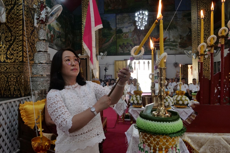 2566-03-30 พิธีอธิษฐานจิตมวลสาร แผ่นจาร และแผ่นดวงชะตา พระพุทธโสธร รุ่น มงคลแผ่นดิน 108 ณ วัดพระธาตุหริภุญชัยวรมหาวิหาร จังหวัดล
