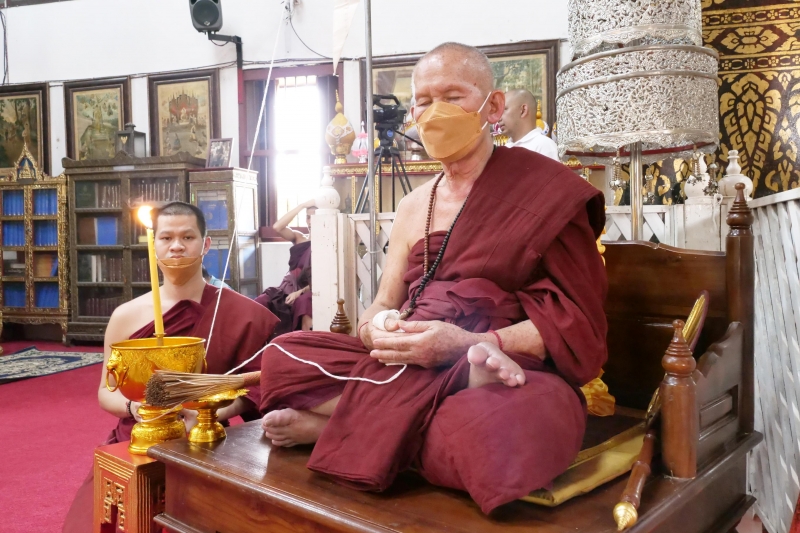 2566-03-30 พิธีอธิษฐานจิตมวลสาร แผ่นจาร และแผ่นดวงชะตา พระพุทธโสธร รุ่น มงคลแผ่นดิน 108 ณ วัดพระธาตุหริภุญชัยวรมหาวิหาร จังหวัดล