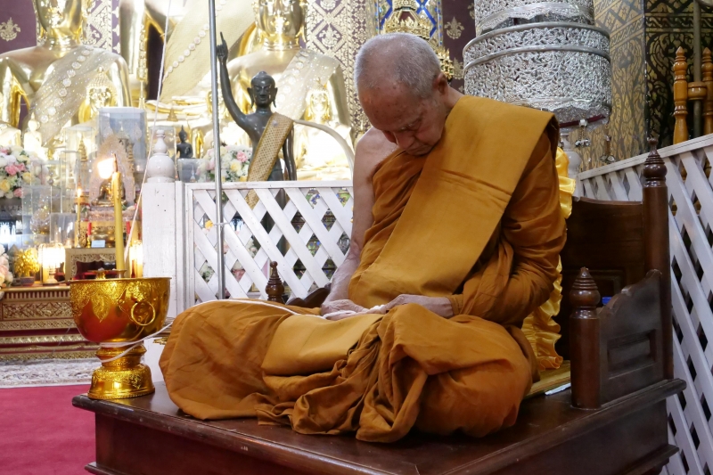 2566-03-30 พิธีอธิษฐานจิตมวลสาร แผ่นจาร และแผ่นดวงชะตา พระพุทธโสธร รุ่น มงคลแผ่นดิน 108 ณ วัดพระธาตุหริภุญชัยวรมหาวิหาร จังหวัดล