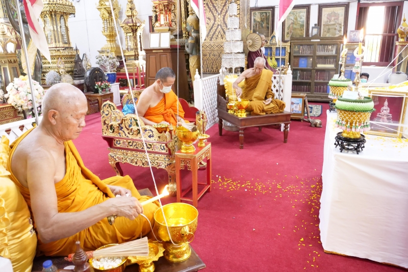 2566-03-30 พิธีอธิษฐานจิตมวลสาร แผ่นจาร และแผ่นดวงชะตา พระพุทธโสธร รุ่น มงคลแผ่นดิน 108 ณ วัดพระธาตุหริภุญชัยวรมหาวิหาร จังหวัดล