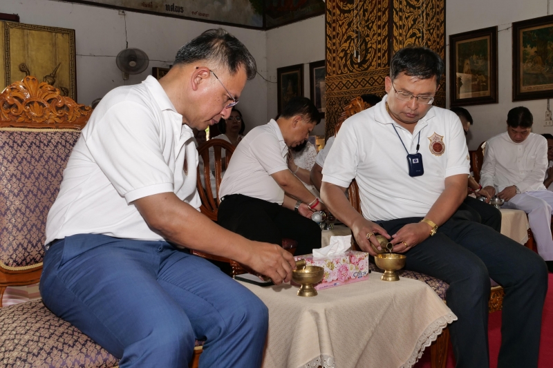 2566-03-30 พิธีอธิษฐานจิตมวลสาร แผ่นจาร และแผ่นดวงชะตา พระพุทธโสธร รุ่น มงคลแผ่นดิน 108 ณ วัดพระธาตุหริภุญชัยวรมหาวิหาร จังหวัดล