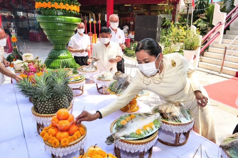 พิธีบวงสรวงดวงพระวิญญาณสมเด็จพระเจ้าตากสินมหาราช ณ ศาลสมเด็จพระเจ้ากรุงธนบุรีมหาราช วัดหงส์รัตนาราม ราชวรวิหาร กรุงเทพมหานคร