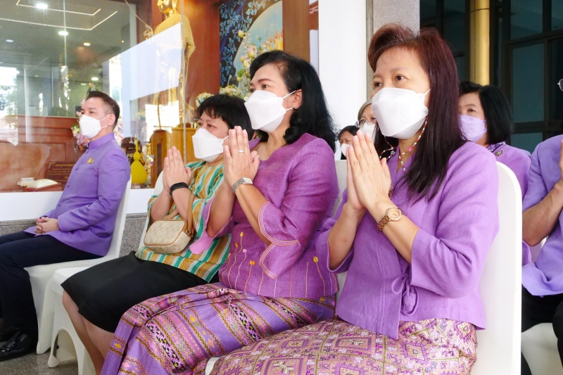  พิธีเจริญพระพุทธมนต์และทำบุญตักบาตร ถวายพระราชกุศลและถวายพระพรชัยมงคล เนื่องในโอกาสวันเฉลิมพระชนมพรรษา สมเด็จพระนางเจ้า ฯ พระบร