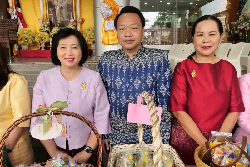 พิธีเจริญพระพุทธมนต์และทำบุญตักบาตร คณะสงฆ์ จำนวน 9 รูป