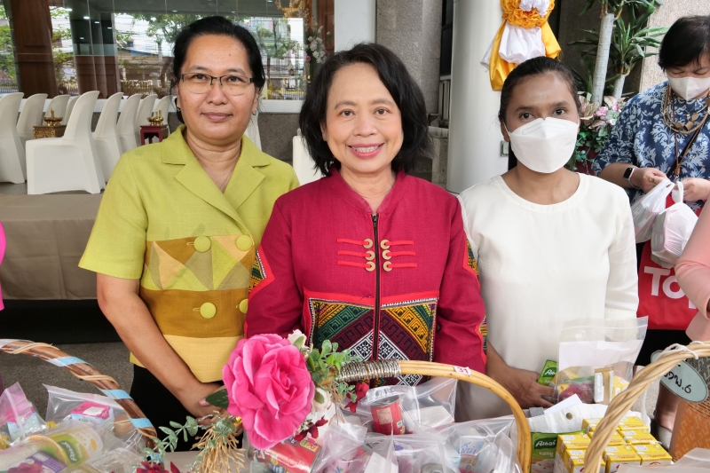 พิธีเจริญพระพุทธมนต์และทำบุญตักบาตร คณะสงฆ์ จำนวน 9 รูป