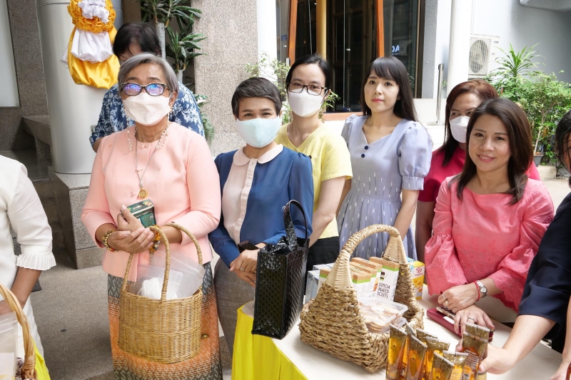 พิธีเจริญพระพุทธมนต์และทำบุญตักบาตร คณะสงฆ์ จำนวน 9 รูป