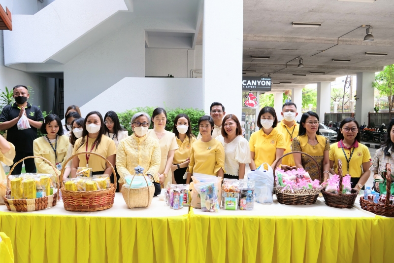 ทำบุญตักบาตร