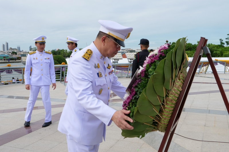พิธีวางพวงมาลาถวายราชสักการะ