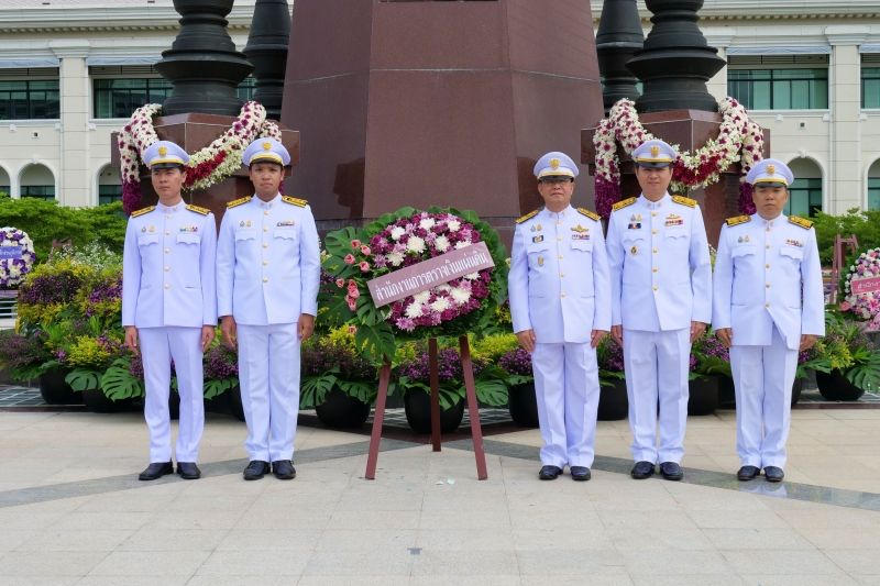พิธีวางพวงมาลาถวายราชสักการะ