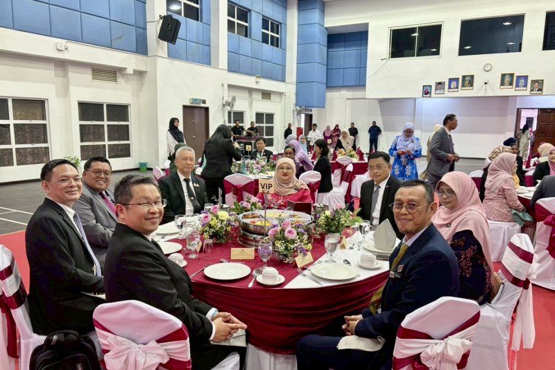 ร่วมรับประทานอาหาร