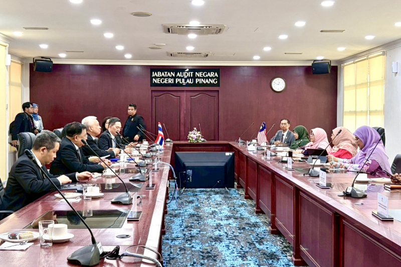 ร่วมประชุม