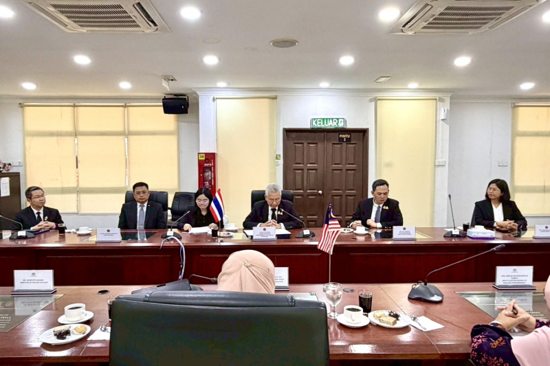 ร่วมประชุม