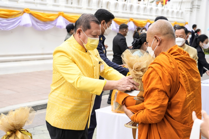 พิธีทำบุญตักบาตรถวายพระกุศล งานฉลองพระชนมายุ 8 รอบ สมเด็จพระอริยวงศาคตญาณ 