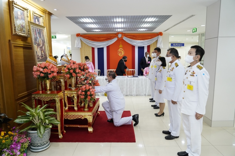  สำนักงานการตรวจเงินแผ่นดินถวายแจกันดอกไม้และลงนามถวายพระพรชัยมงคลสมเด็จพระเจ้าลูกเธอ เจ้าฟ้าสิริวัณณวรี นารีรัตนราชกัญญา