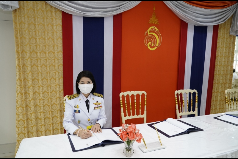  สำนักงานการตรวจเงินแผ่นดินถวายแจกันดอกไม้และลงนามถวายพระพรชัยมงคลสมเด็จพระเจ้าลูกเธอ เจ้าฟ้าสิริวัณณวรี นารีรัตนราชกัญญา