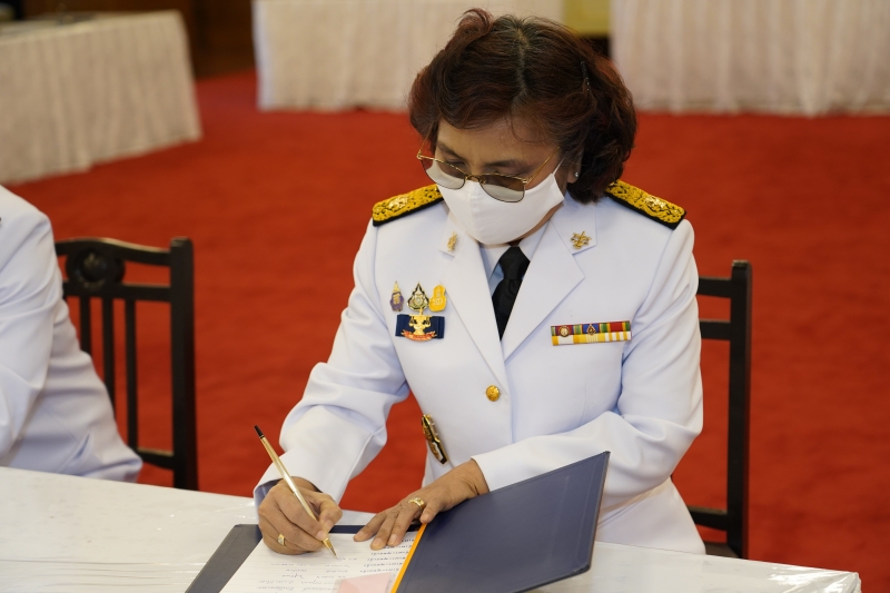 สำนักงานการตรวจเงินแผ่นดินถวายแจกันดอกไม้และลงนามถวายพระพรสมเด็จพระกนิษฐาธิราชเจ้า กรมสมเด็จพระเทพรัตนราชสุดา ฯ สยามบรมราชกุมารี