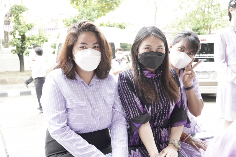 พิธีทำบุญตักบาตรข้าวสารอาหารแห้ง คณะสงฆ์จากวัดเทพธิดารามวรวิหาร พระอารามหลวง เพื่อถวายเป็นพระราชกุศลแด่สมเด็จพระนางเจ้าฯ พระบรมร