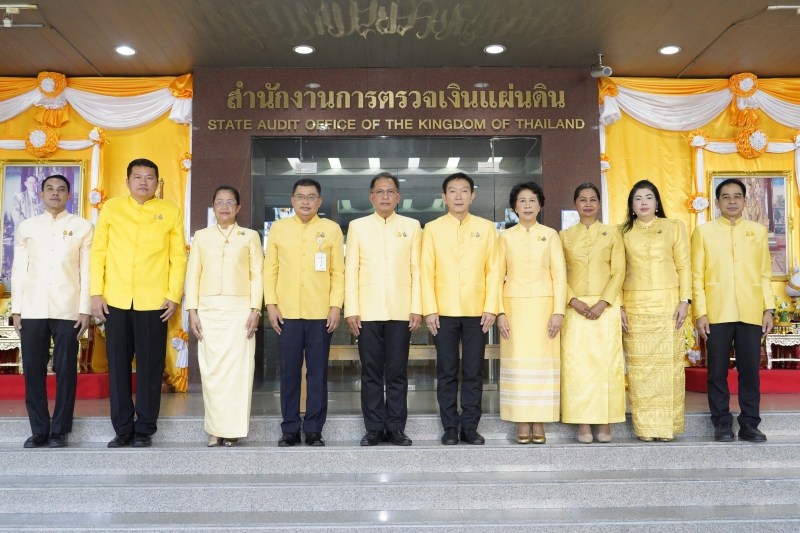พิธีเจริญพระพุทธมนต์และทำบุญตักบาตร 