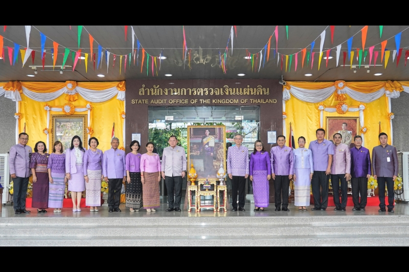 พิธีเจริญพระพุทธมนต์และทำบุญตักบาตร 