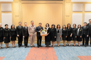 ผู้ว่าการตรวจเงินแผ่นดินนำคณะผู้บริหาร มอบกระเช้าสวัสดีปีใหม่ให้กับอธิบดีกรมบัญชีกลาง