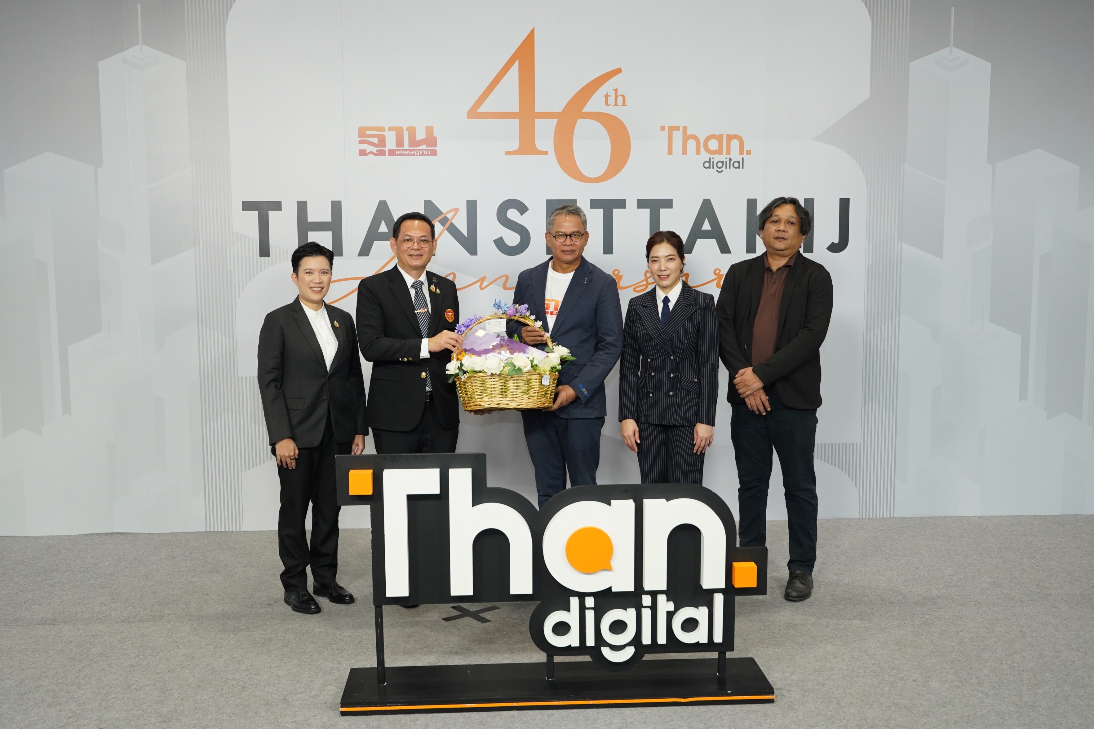 นายคณพศ หงสาวรางกูร รองผู้ว่าการตรวจเงินแผ่นดิน ร่วมแสดงความยินดี