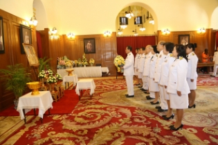 ร่วมลงนามถวายพระพรพระบาทสมเด็จพระเจ้าอยู่หัว