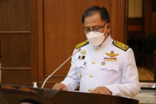 พิธีรับเครื่องราชอิสริยาภรณ์ชั้นสายสะพาย ประจำปี 2564 ต่อเบื้องหน้าพระฉายาลักษณ์พระบาทสมเด็จพระเจ้าอยู่หัว ณ ห้องดำริอิศรานุวรรต