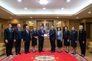 นายเฉลิมพล เพ็ญสูตร ประธานกรรมการตรวจเงินแผ่นดิน กรรมการตรวจเงินแผ่นดิน มอบเงินสนับสนุนการจัดอาหารสำหรับบริการประชาชน