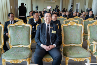 ภาพบรรยากาศนายเฉลิมพล เพ็ญสูตร ประธานกรรมการตรวจเงินแผ่นดิน เข้ารับรางวัล "พ่อดีเด่นแห่งชาติ" ประจำปี 2568